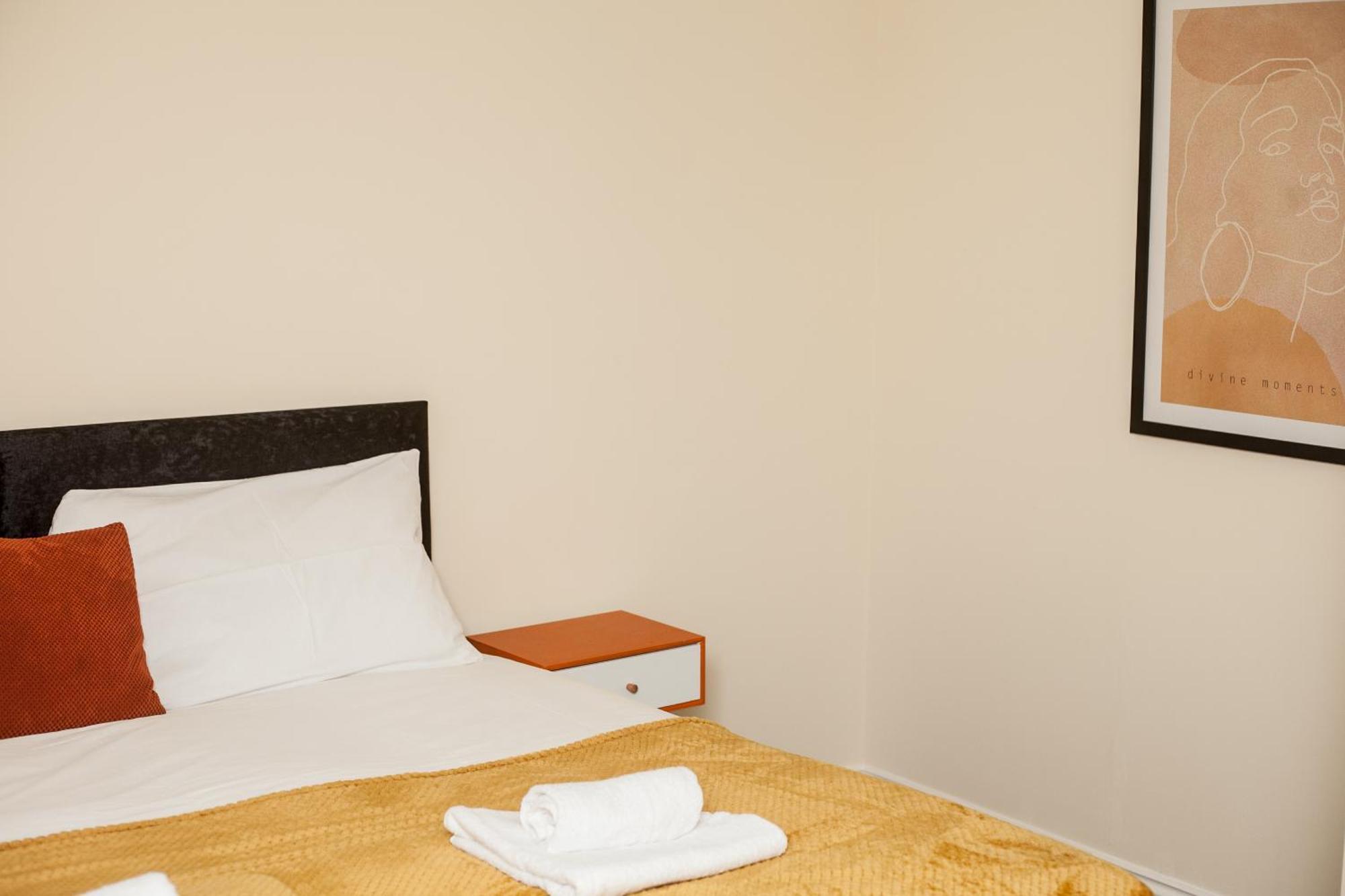 Avril Warwickshire Home Stay Nuneaton Dış mekan fotoğraf